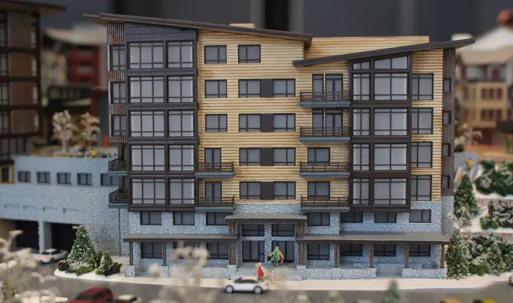 LGM은 최종 건물의 정면을 표현하기 위해 디지털 텍스처링을 사용했습니다.