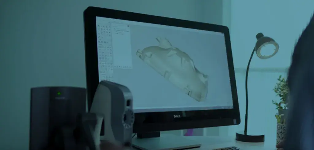 3D Systems 소프트웨어를 표시하고 있는 모니터