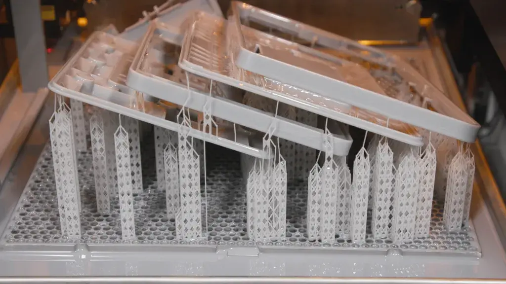 Accura Xtreme을 사용한 VAULT의 중첩 SLA 제작