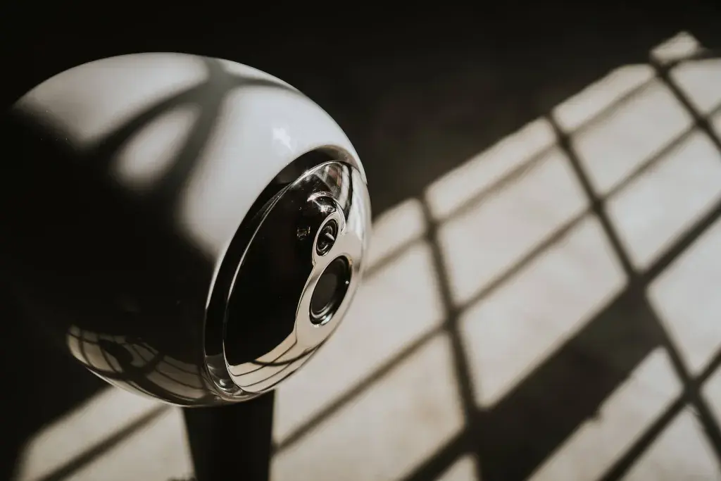 SLS 기술로 생산된 라우드스피커인 HYLIXA를 근접 촬영한 사진