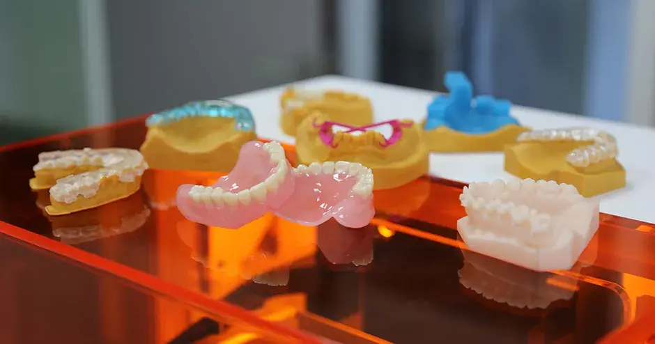 3D 프린트된 치과용 금형, 의치 및 치과용 파트