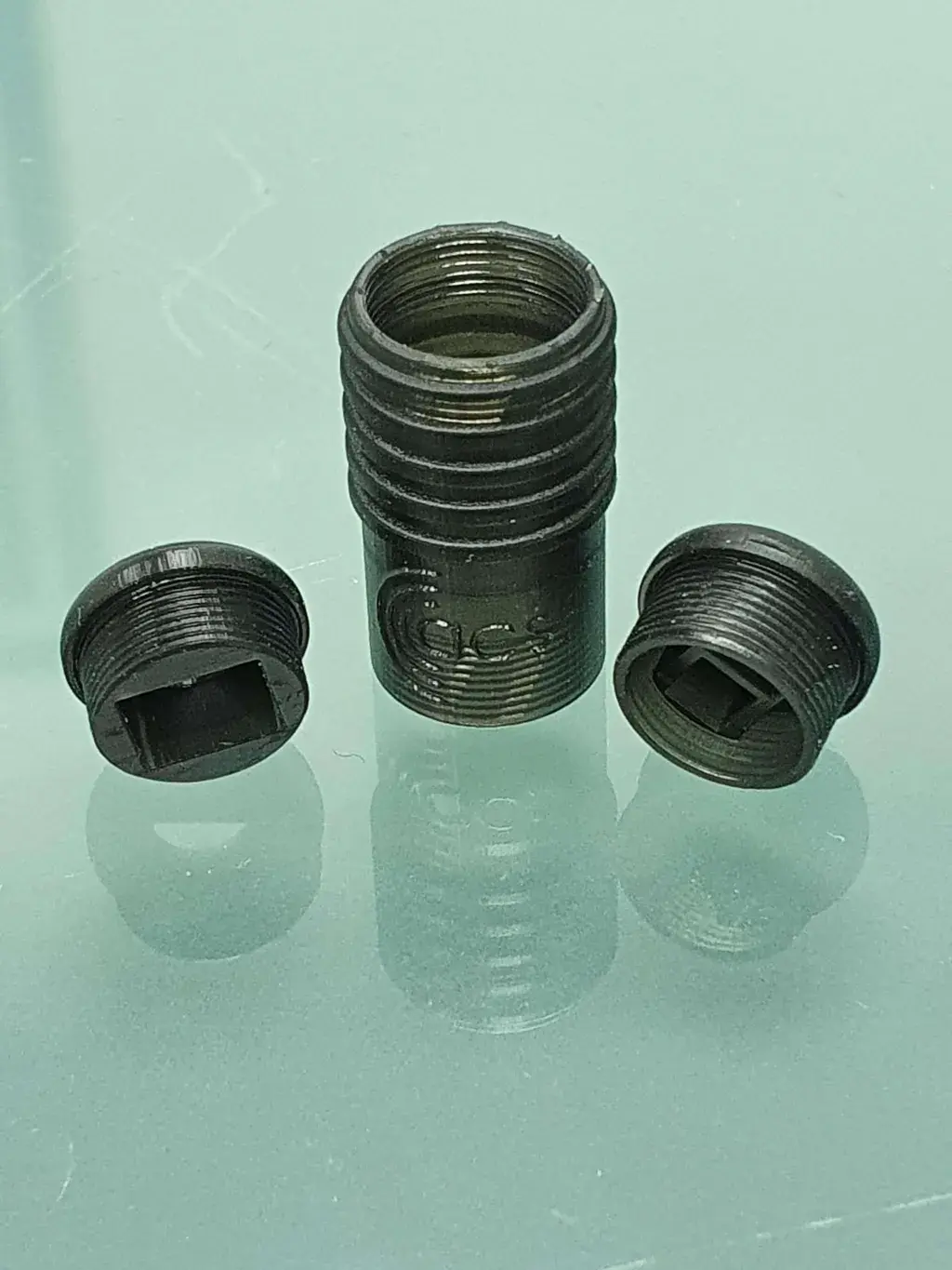 Figure 4 PRO-BLK 10을 사용하여 생산된 스레드가 있는 3D 프린팅 생산용 부품