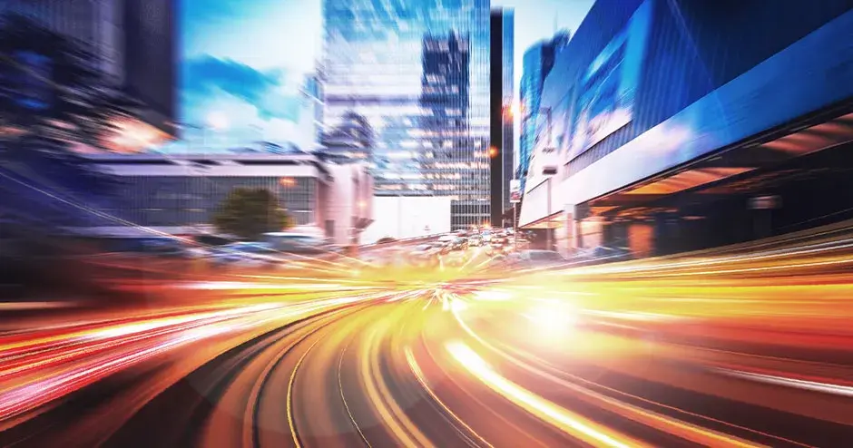도시 야경을 배경으로 한 속도 기술 추상화
