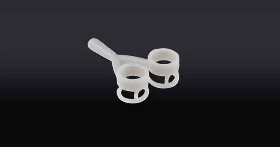 블랙 배경의 figure 4 jewel master grey 3d 프린트 펜던트