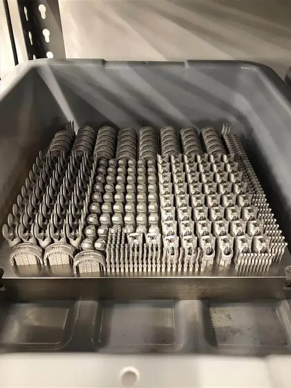 포인트 디자인의 부분적인 손 보철을 위한 금속 3D 인쇄 부품의 트레이 빌드