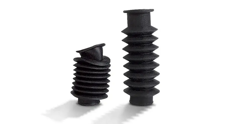  탄성 소재를 포함하여, 개선된 성능의 생산 등급 소재