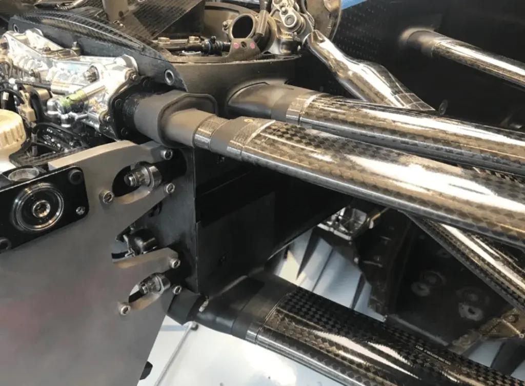 Figure 4 EGGSHELL-AMB 10 및 DuraForm PA를 활용해 생산된 서스펜션 씰 및 프레임