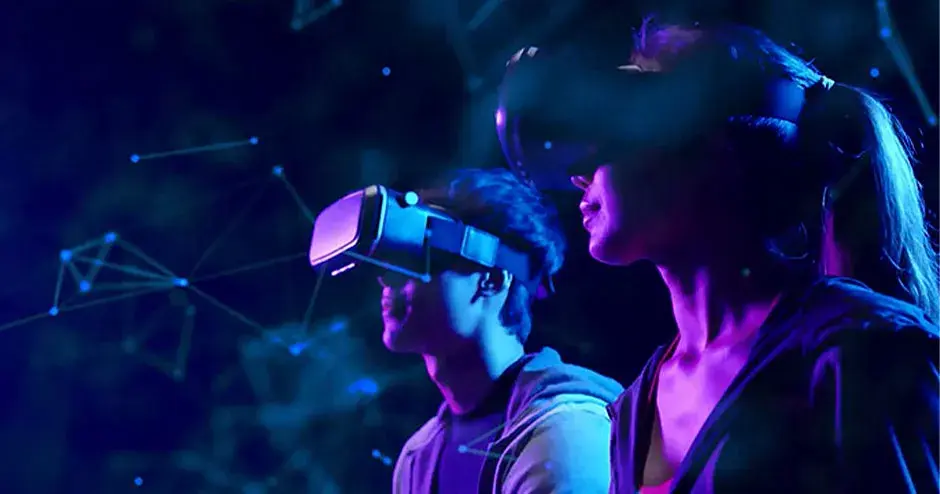 VR을 착용하고 가상의 하늘을 바라보는 아이들